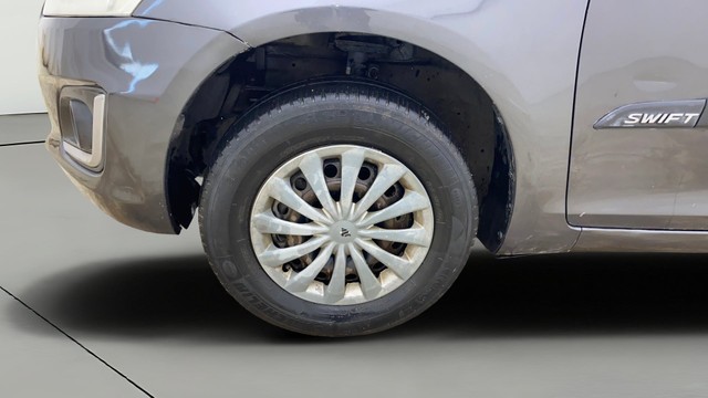 Second-hand 2015 Maruti Swift VXI for sale in Ahmedabad-25