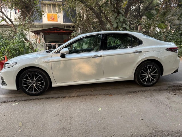 Second-hand 2023 Toyota Camry 2.5 Hybrid for sale in New Delhi-3