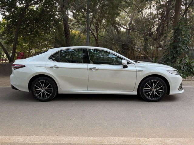 Second-hand 2023 Toyota Camry 2.5 Hybrid for sale in New Delhi-1