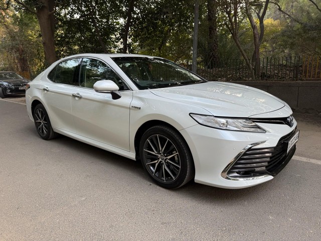 Second-hand 2023 Toyota Camry 2.5 Hybrid for sale in New Delhi-5