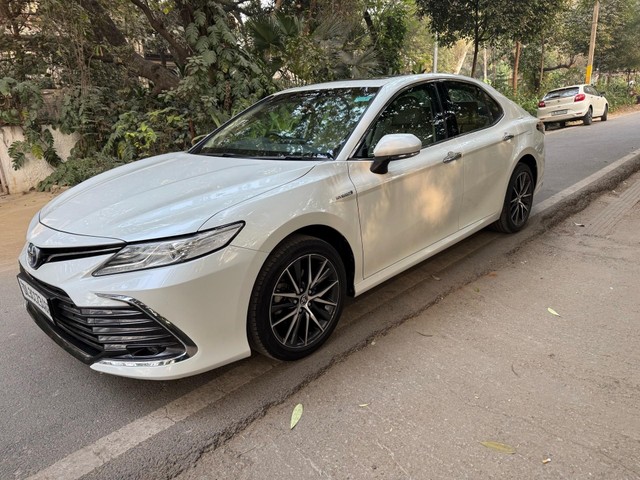 Second-hand 2023 Toyota Camry 2.5 Hybrid for sale in New Delhi-13