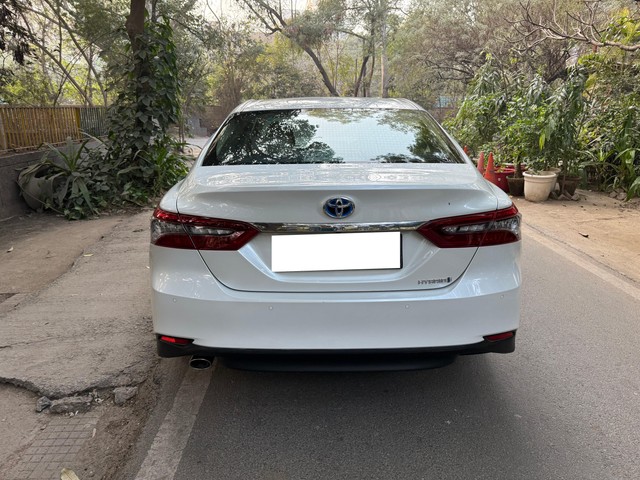 Second-hand 2023 Toyota Camry 2.5 Hybrid for sale in New Delhi-2