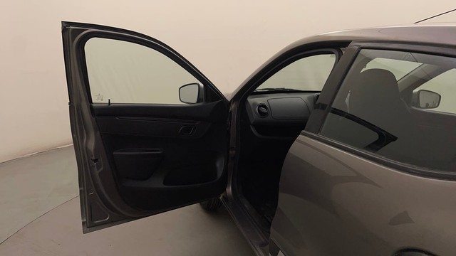 Second-hand 2017 Renault KWID 1.0 RXT AMT for sale in Bangalore-29