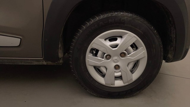 Second-hand 2017 Renault KWID 1.0 RXT AMT for sale in Bangalore-17