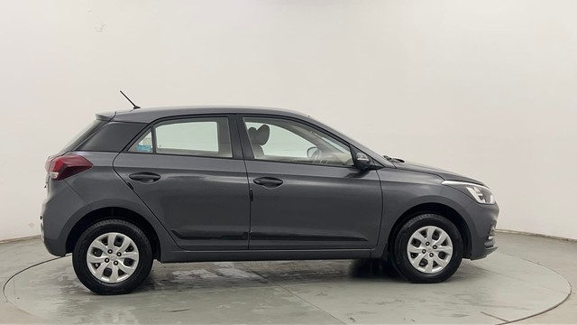Second-hand 2018 Hyundai i20 Sportz 1.2 for sale in Chandigarh-2