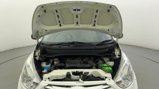 Second-hand 2017 Hyundai EON Magna for sale in Ahmedabad-8