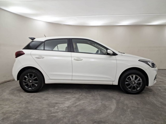 Second-hand 2019 Hyundai i20 Sportz Plus CVT for sale in Coimbatore-2