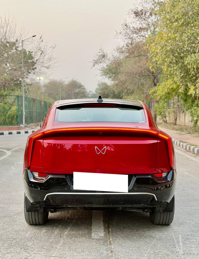 Second-hand 2025 Mahindra XEV 9e Pack Three for sale in New Delhi-7