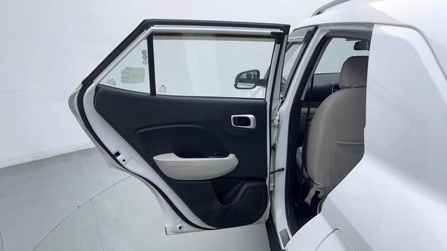 Second-hand 2022 Hyundai Venue SX Diesel for sale in Ghaziabad-26