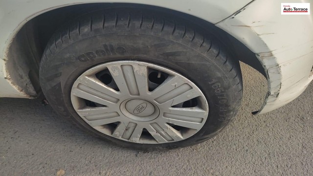 Second-hand 2011 Ford Figo Trend for sale in New Delhi-7