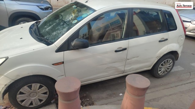 Second-hand 2011 Ford Figo Trend for sale in New Delhi-3
