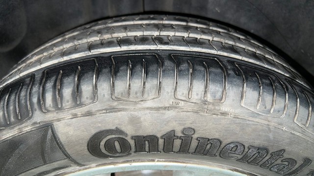 Second-hand 2013 Volkswagen Polo Petrol Highline 1.2L for sale in Mumbai-32