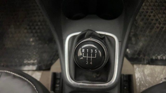 Second-hand 2013 Volkswagen Polo Petrol Highline 1.2L for sale in Mumbai-12