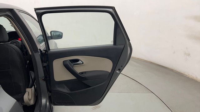 Second-hand 2013 Volkswagen Polo Petrol Highline 1.2L for sale in Mumbai-31