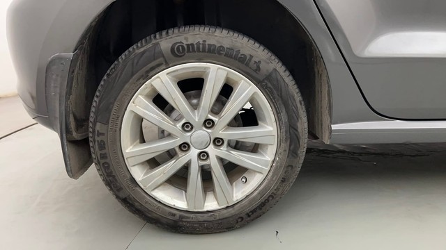 Second-hand 2013 Volkswagen Polo Petrol Highline 1.2L for sale in Mumbai-18