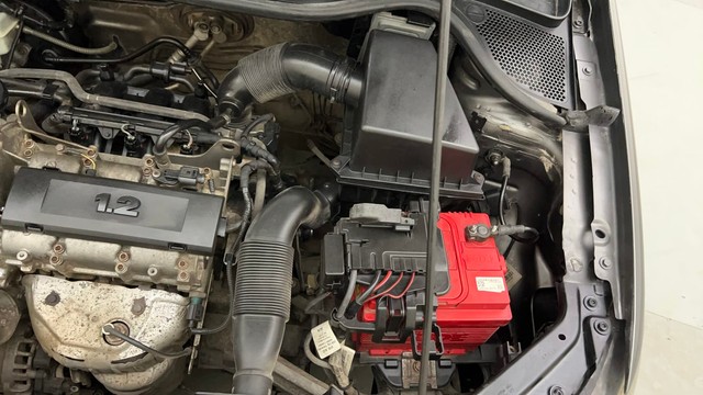 Second-hand 2013 Volkswagen Polo Petrol Highline 1.2L for sale in Mumbai-39