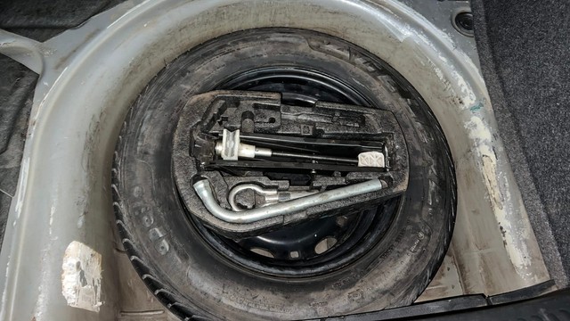 Second-hand 2013 Volkswagen Polo Petrol Highline 1.2L for sale in Mumbai-21