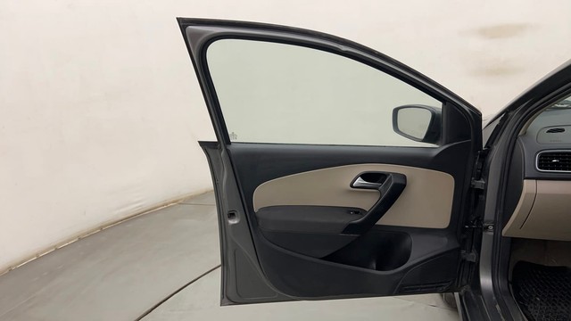 Second-hand 2013 Volkswagen Polo Petrol Highline 1.2L for sale in Mumbai-23