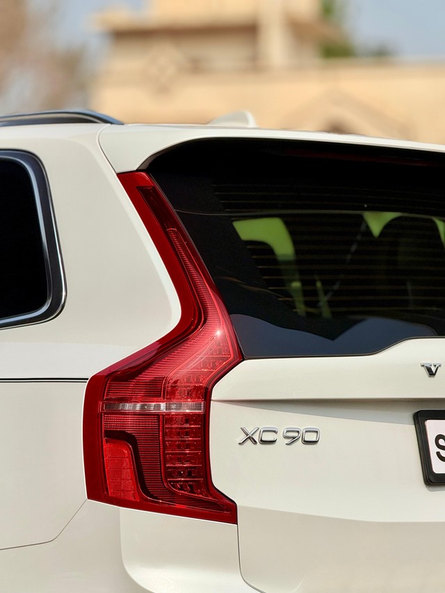 Second-hand 2021 Volvo XC90 D5 Inscription for sale in Surat-11