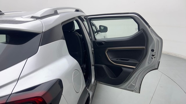 Second-hand 2022 Renault Kiger RXT for sale in New Delhi-29