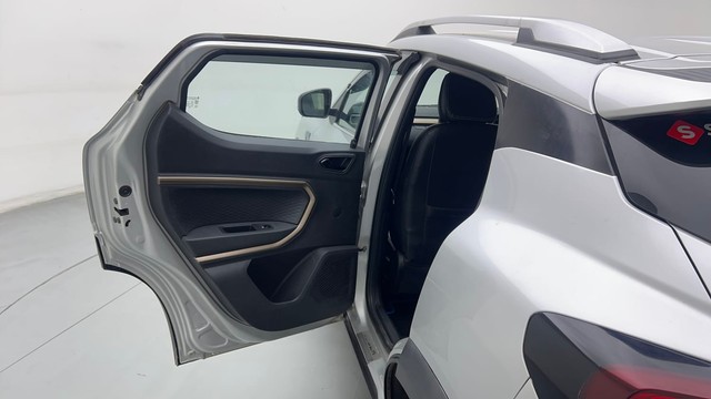 Second-hand 2022 Renault Kiger RXT for sale in New Delhi-35