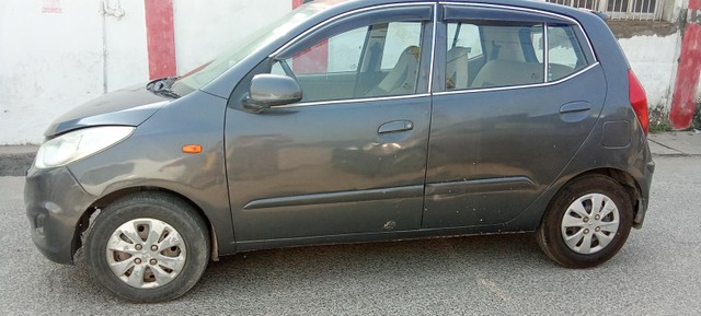 Second-hand 2012 Hyundai i10 Magna for sale in Noida-2