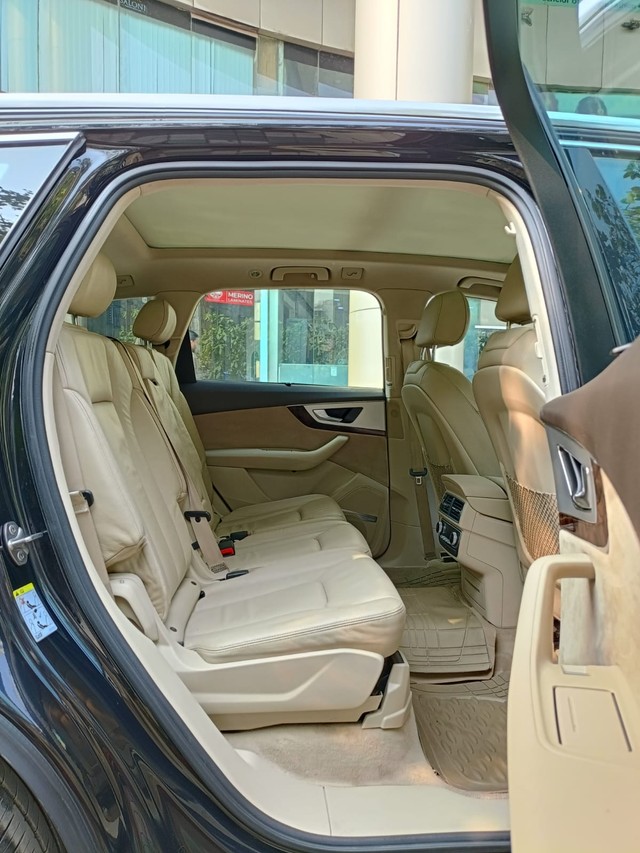 Second-hand 2017 Audi Q7 45 TDI Quattro Technology for sale in Mumbai-12