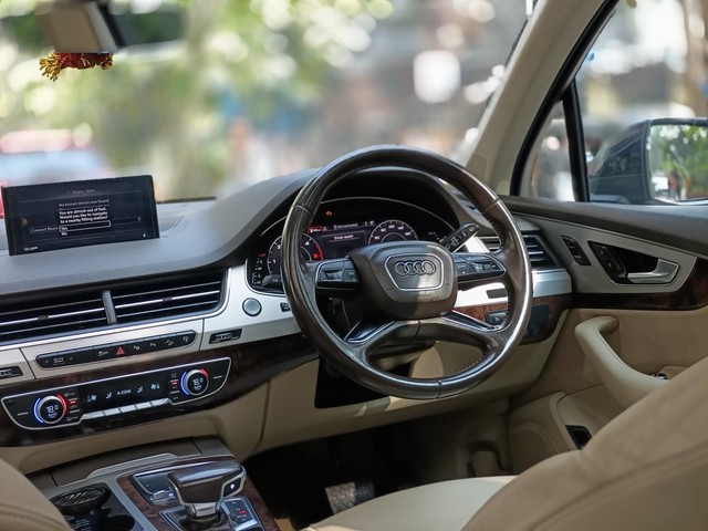 Second-hand 2017 Audi Q7 45 TDI Quattro Technology for sale in Mumbai-14
