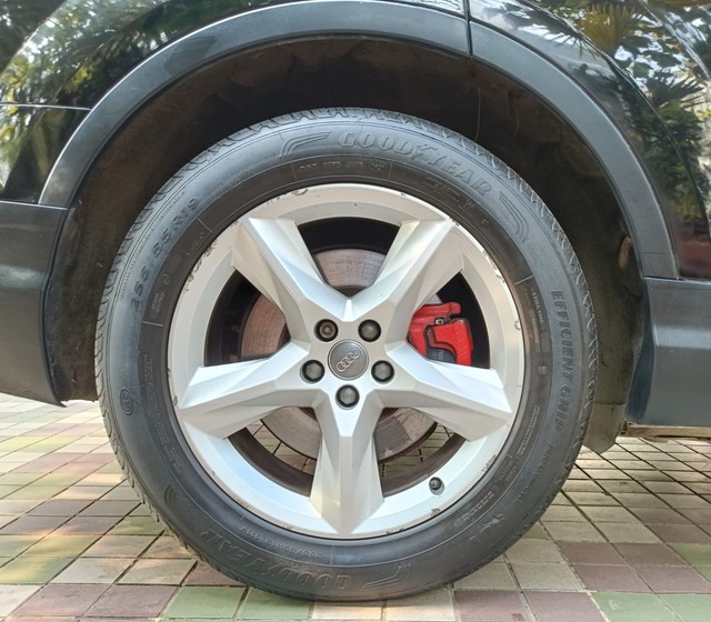 Second-hand 2017 Audi Q7 45 TDI Quattro Technology for sale in Mumbai-8