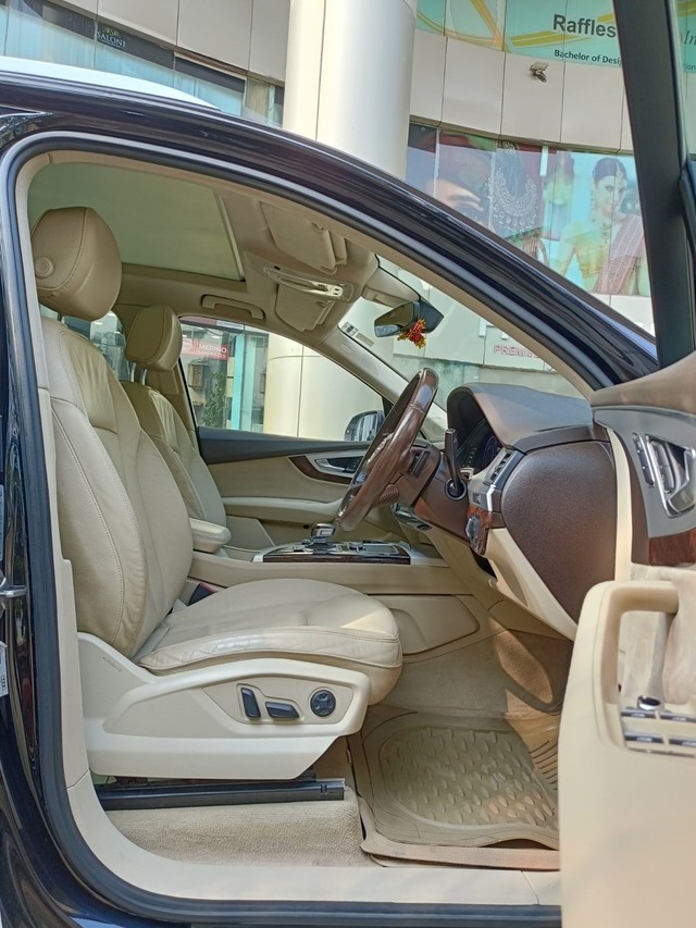Second-hand 2017 Audi Q7 45 TDI Quattro Technology for sale in Mumbai-13