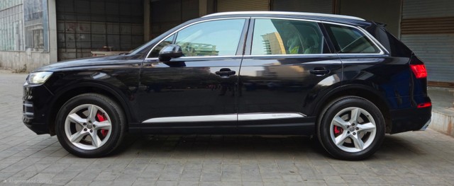 Second-hand 2017 Audi Q7 45 TDI Quattro Technology for sale in Mumbai-3