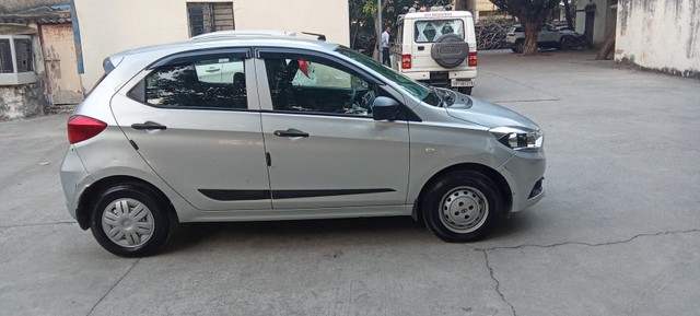 Second-hand 2018 Tata Tiago 1.2 Revotron XM for sale in Noida-3