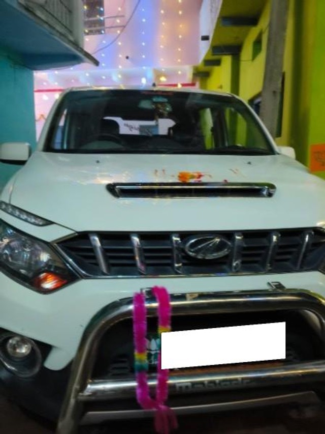 Second-hand 2016 Mahindra NuvoSport N8 for sale in Satna-3