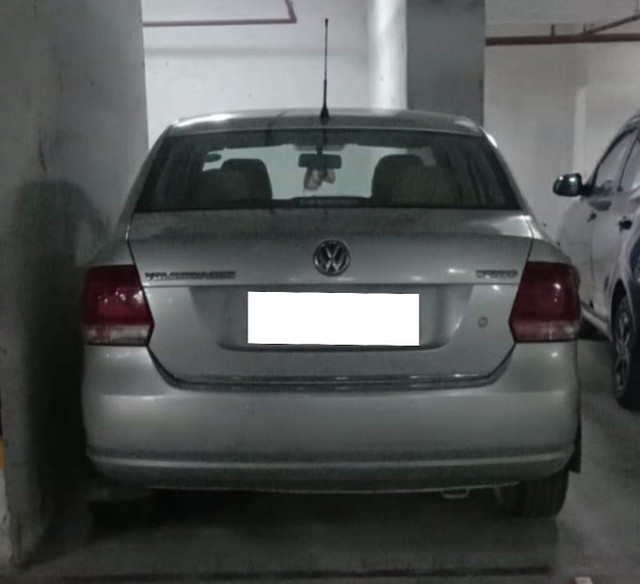 Second-hand 2011 Volkswagen Vento Petrol Highline for sale in Noida-2