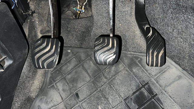 Second-hand 2018 Renault KWID 1.0 RXT Opt for sale in Kanpur-14