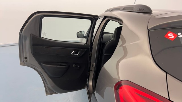 Second-hand 2018 Renault KWID 1.0 RXT Opt for sale in Kanpur-27