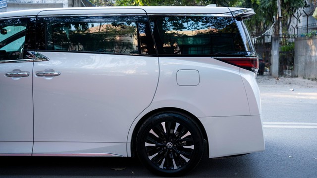 Second-hand 2025 Toyota Vellfire VIP Executive Lounge for sale in New Delhi-5