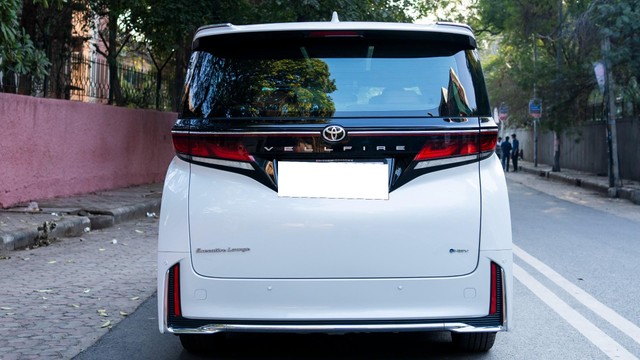 Second-hand 2025 Toyota Vellfire VIP Executive Lounge for sale in New Delhi-2