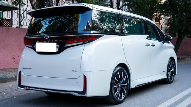 Second-hand 2025 Toyota Vellfire VIP Executive Lounge for sale in New Delhi-6