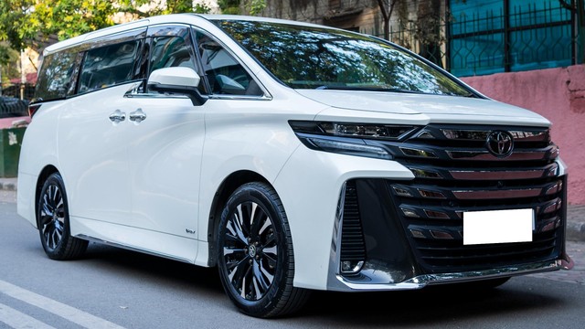 Second-hand 2025 Toyota Vellfire VIP Executive Lounge for sale in New Delhi-21