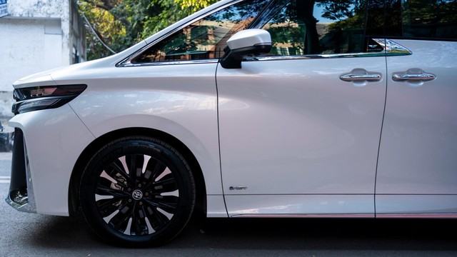 Second-hand 2025 Toyota Vellfire VIP Executive Lounge for sale in New Delhi-9