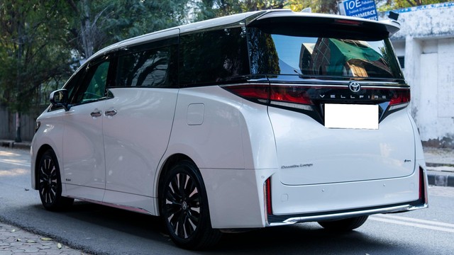 Second-hand 2025 Toyota Vellfire VIP Executive Lounge for sale in New Delhi-7