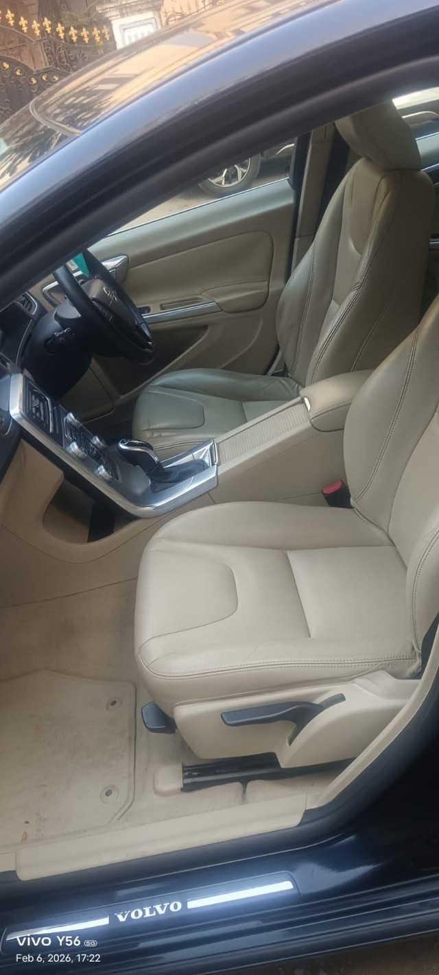 Second-hand 2017 Volvo S60 D4 KINETIC for sale in Chennai-17
