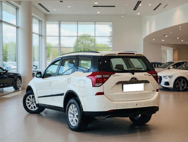 Second-hand 2018 Mahindra XUV500 W7 BSIV for sale in New Delhi-5