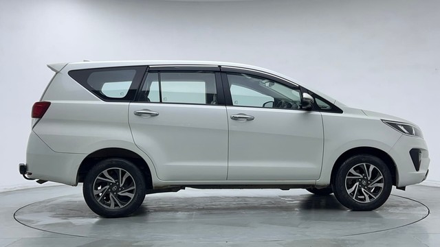 Second-hand 2022 Toyota Innova Crysta 2.7 VX 7 STR for sale in Noida-2