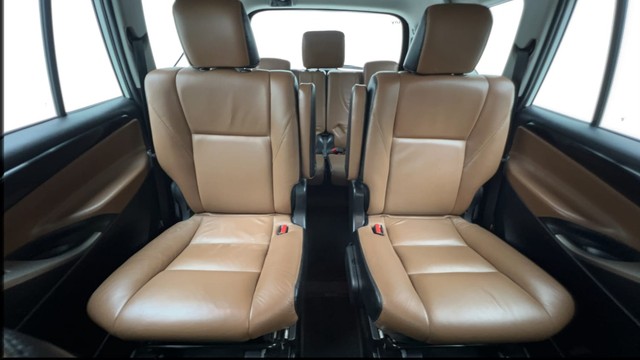 Second-hand 2022 Toyota Innova Crysta 2.7 VX 7 STR for sale in Noida-32