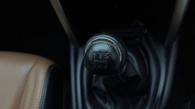 Second-hand 2022 Toyota Innova Crysta 2.7 VX 7 STR for sale in Noida-12