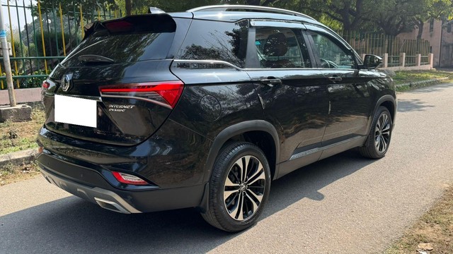 Second-hand 2023 MG Hector Plus Sharp CVT for sale in New Delhi-6
