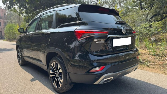 Second-hand 2023 MG Hector Plus Sharp CVT for sale in New Delhi-7