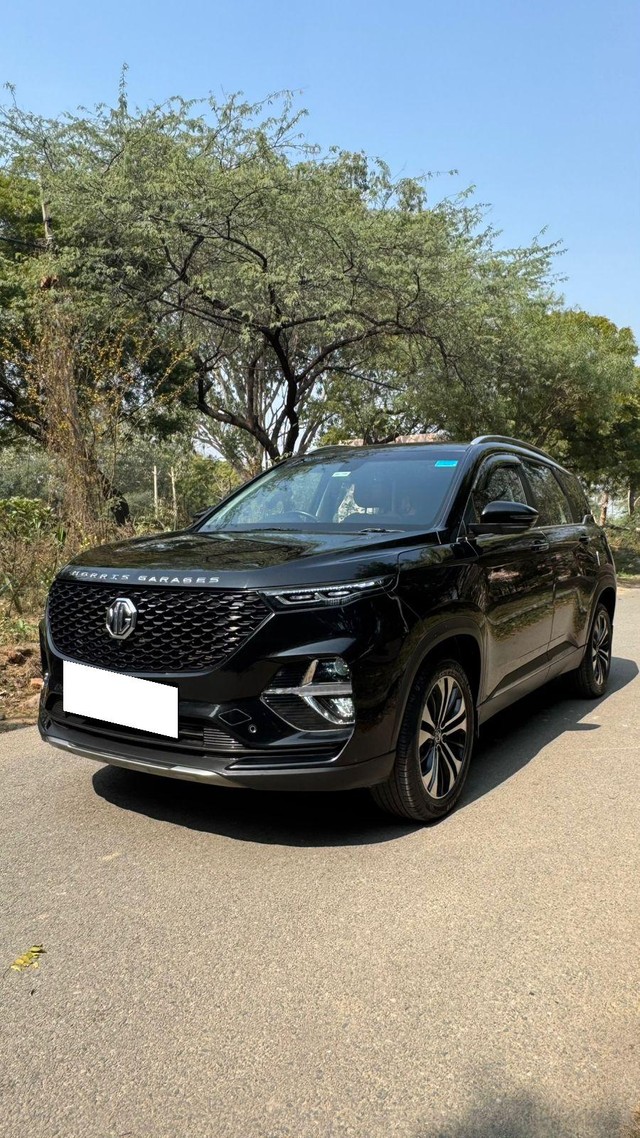 Second-hand 2023 MG Hector Plus Sharp CVT for sale in New Delhi-4